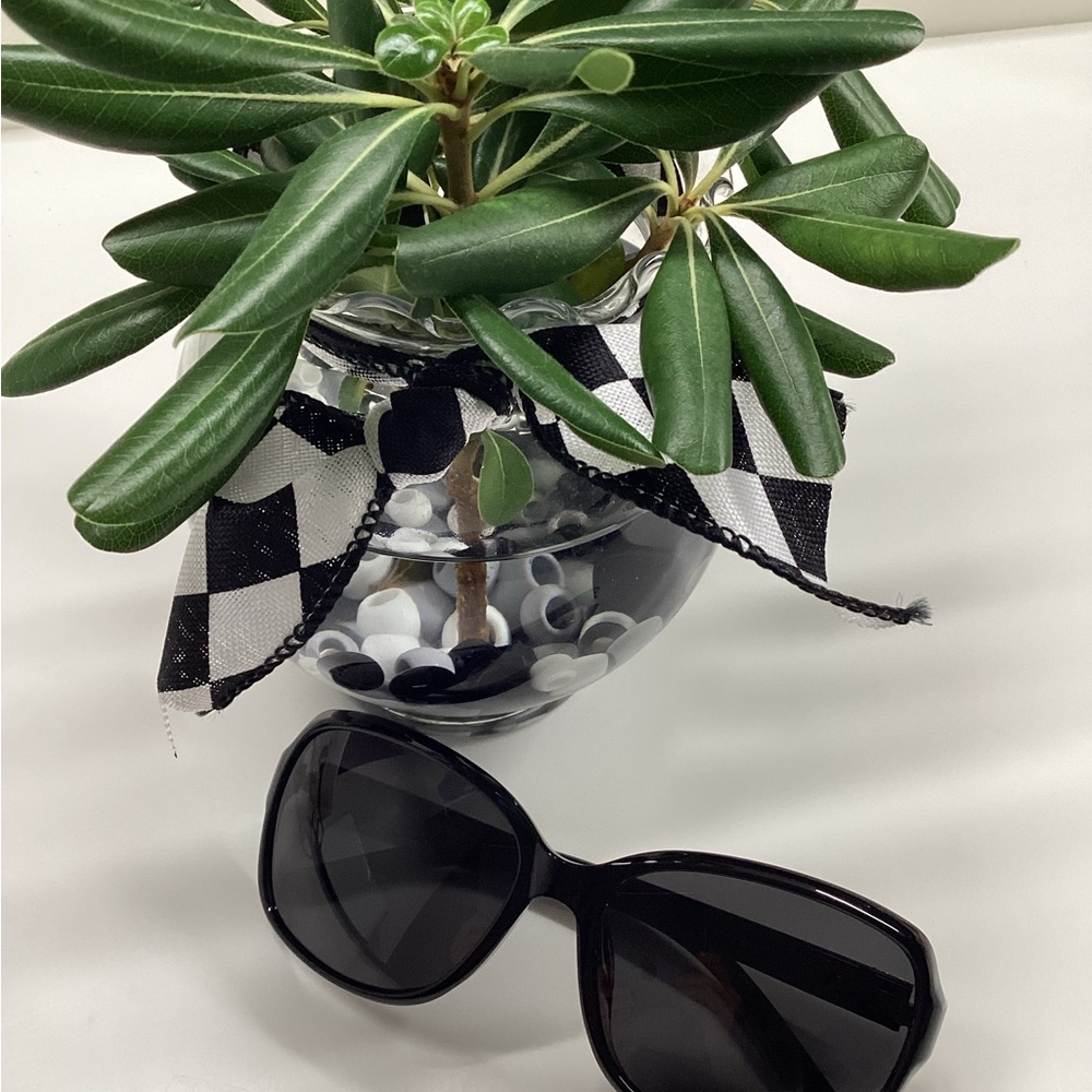 CLASSIC BLACK FRAME POLARIZED SUNGLASSES - Picture 8 of 11